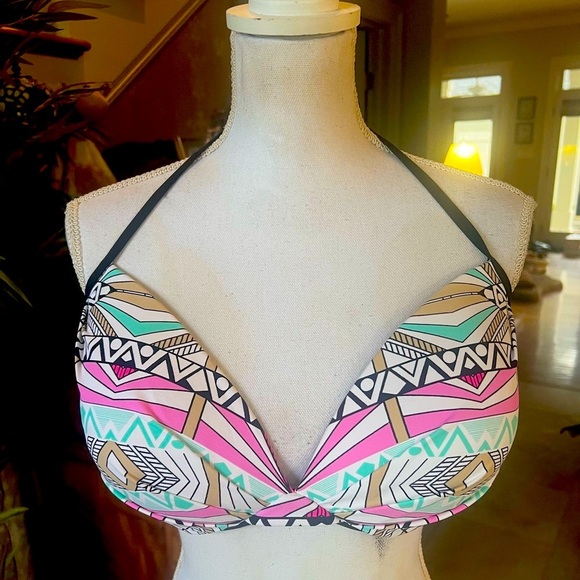 Giani Bini swimsuit top NWOT 34DDD. Never worn NWOT. - Picture 5 of 8